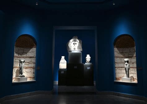 The Greco-Roman Museum of Oxyrhynchus: Unveiling Ancient Secrets Beneath the Sands!